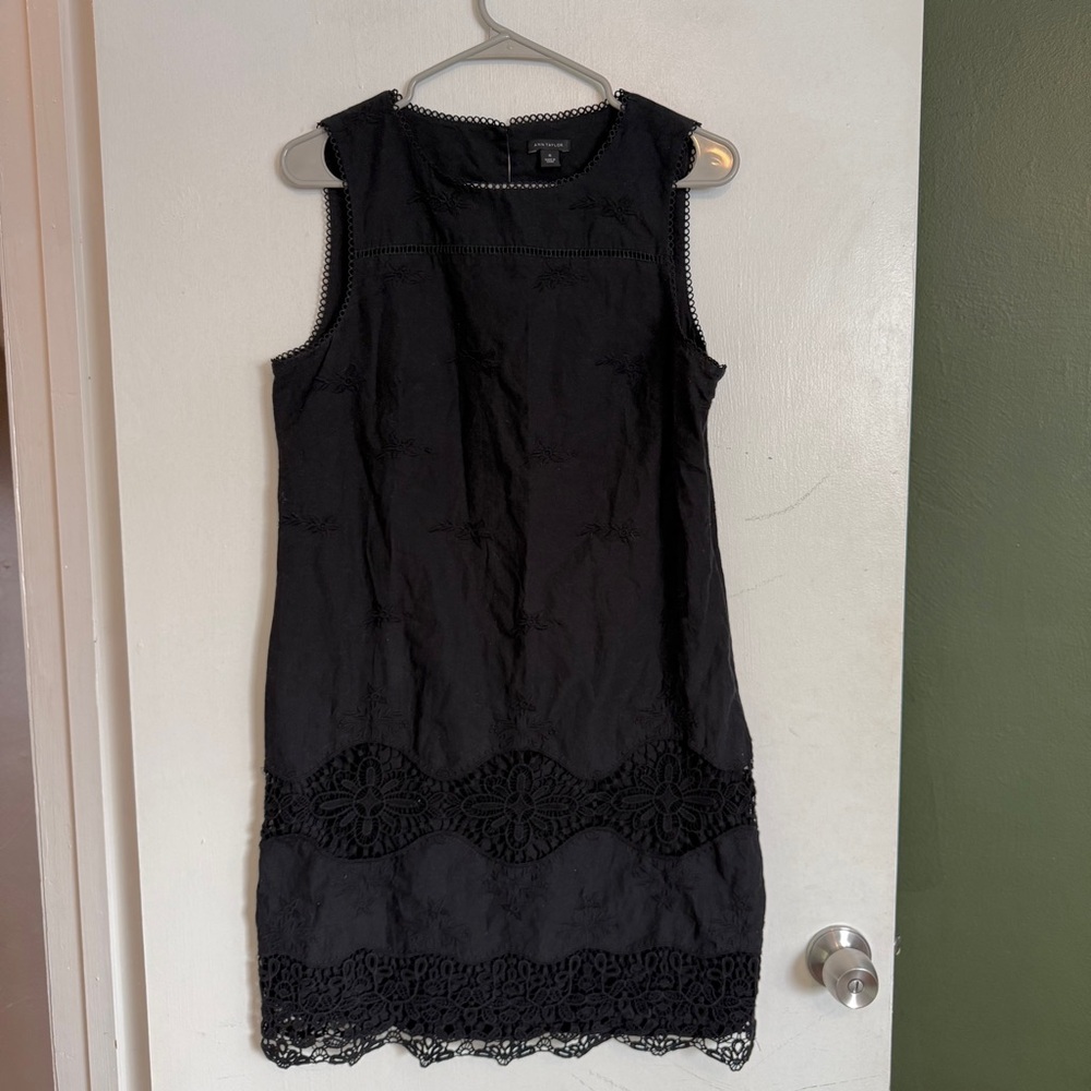 Ann Taylor black cotton lace detail embroidered flower shift mini dress size 10